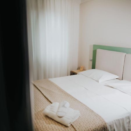 Plana Hotel Касерта Екстериор снимка