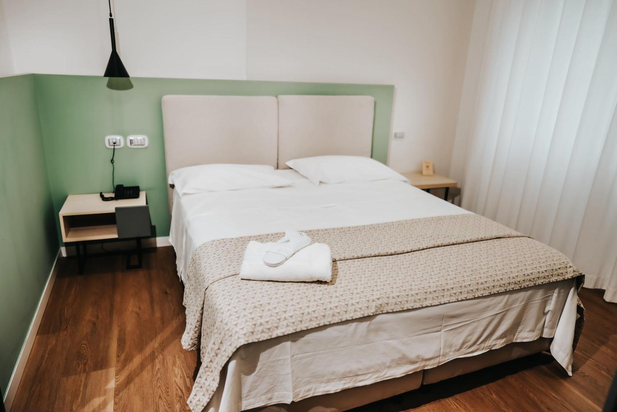 Plana Hotel Касерта Екстериор снимка