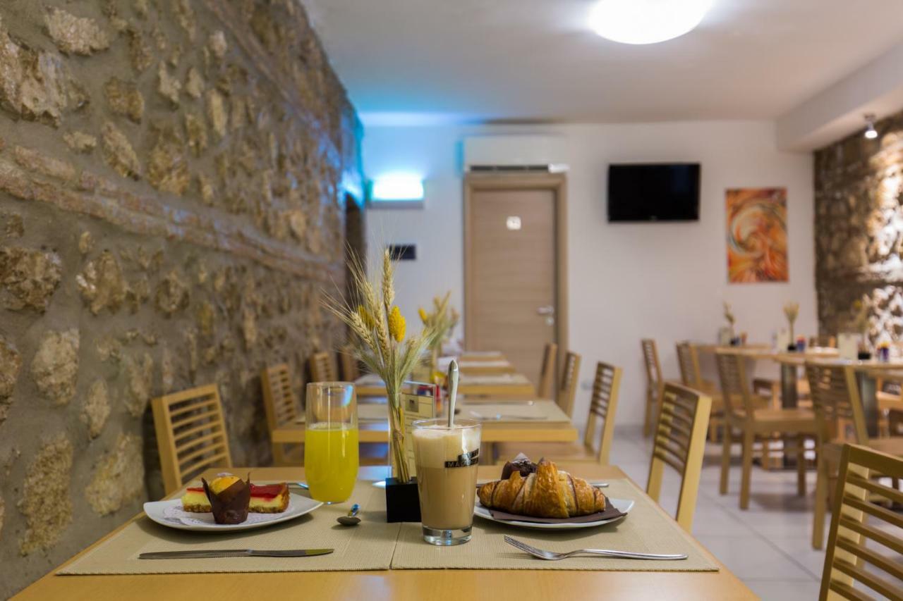 Plana Hotel Касерта Екстериор снимка